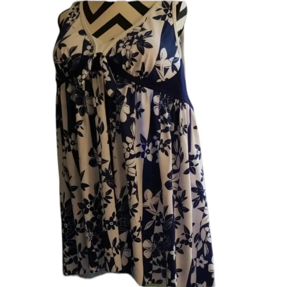 NWT Beautiful Patterned Tankini - Picture 1 of 7